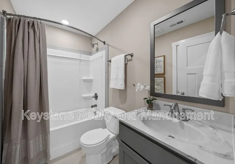 345 Wistera Ln — Photo 10