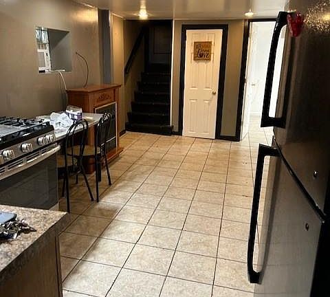 4th image of 1727 N Menard Ave #G