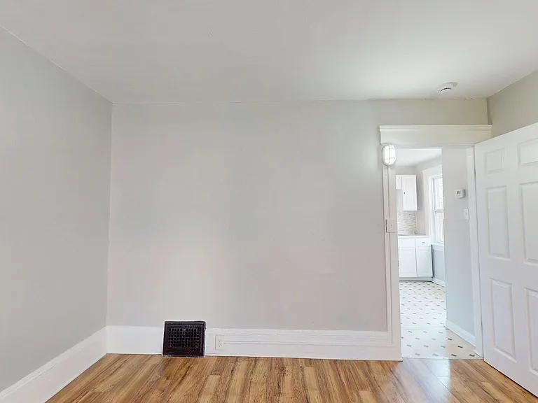 3149 W 32nd St — Photo 21