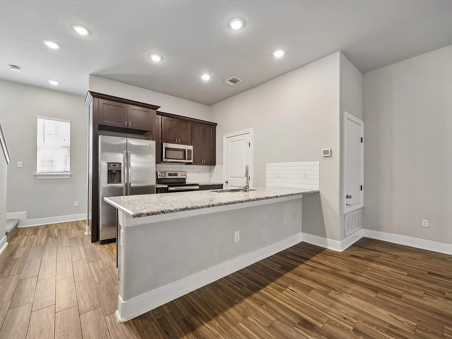 2 bed, 1300 sqft, $1,650 — Photo 3