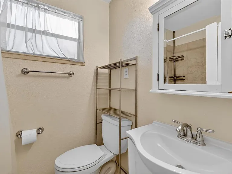 706 Mission Dr — Photo 35