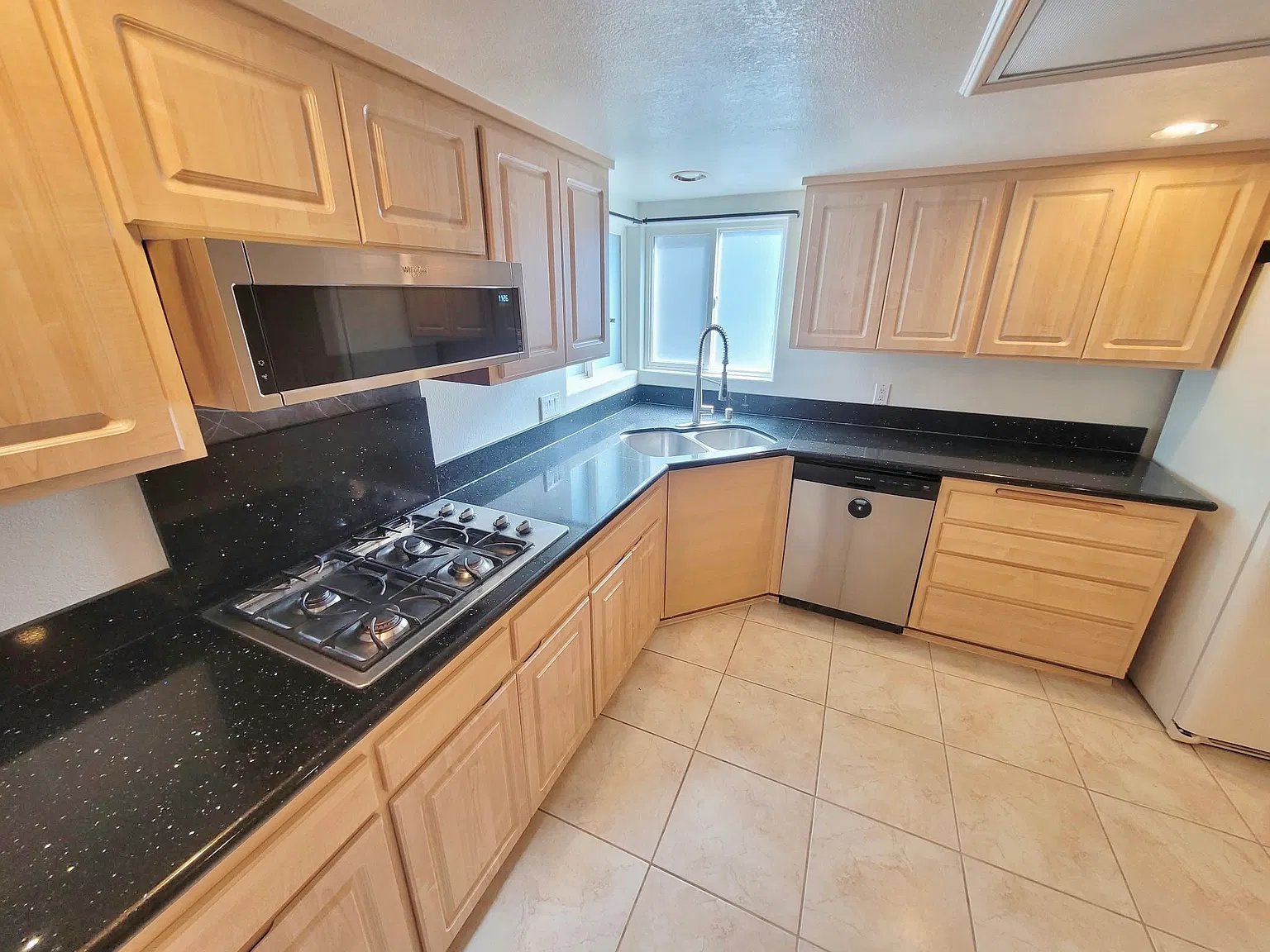 1550 Encino Dr — Photo 4