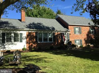 1048 Dalebrook Dr, Alexandria, VA 22308