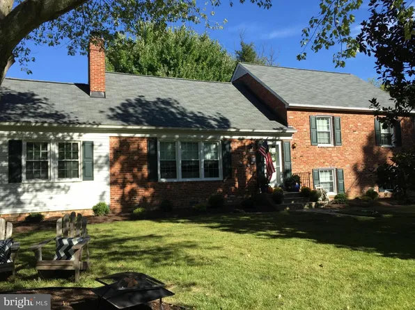 1048 Dalebrook Dr, Alexandria, VA 22308