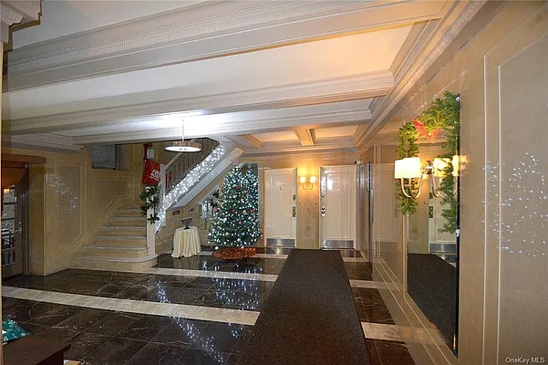 Sold by Compass | media 22