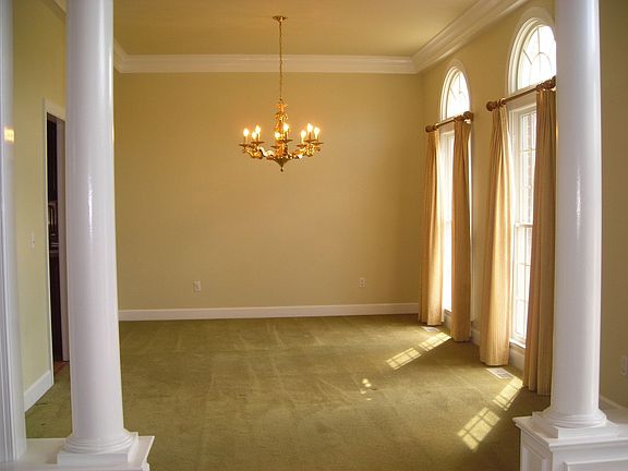 5th image of 102 Meadow Ln