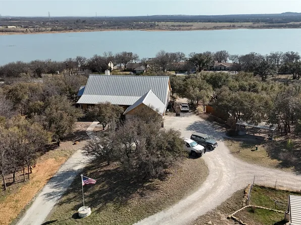 107 Gateway Ln, Graham, TX 76450