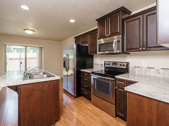 3rd image of 844 NE 109th Ct
