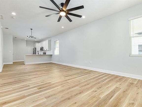 5th image of 113 W Elm St