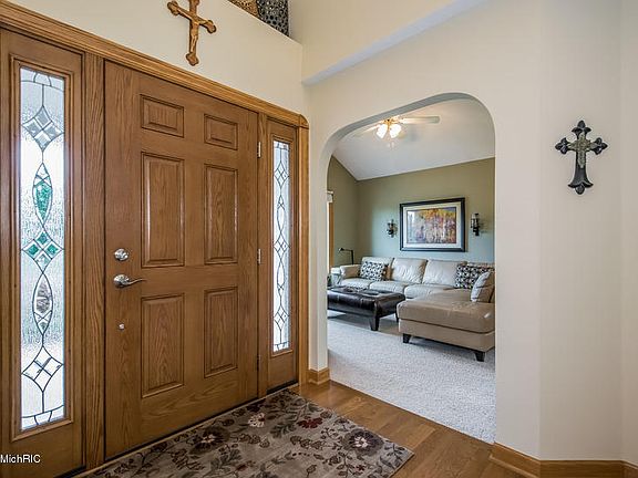 3rd image of 6688 Glen Hollow Dr SE