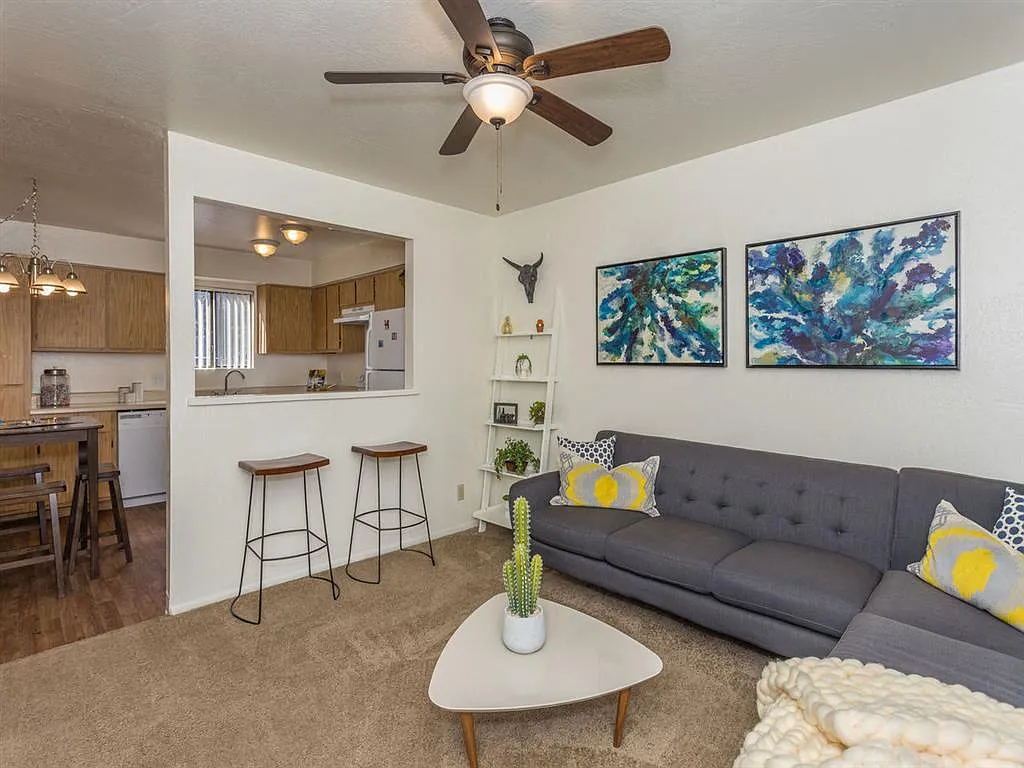 University Square Apartments — Photo 2