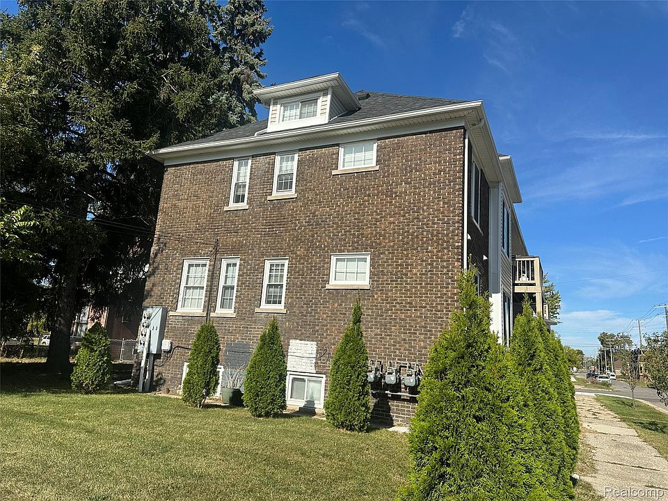 2nd image of 458 Hague St