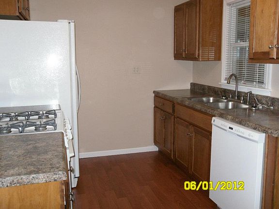 3rd image of 1221 W 19th St