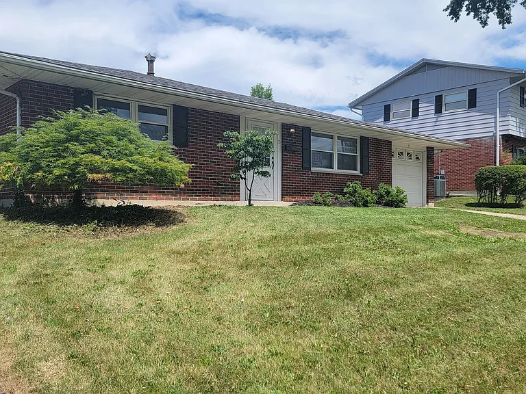 35 Catalpa Dr — Photo 3
