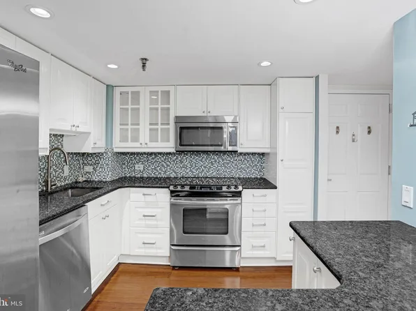 2001 Hamilton St APT 2305, Philadelphia, PA 19130