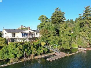 180 Schofield Dr, Reedsport, OR 97467