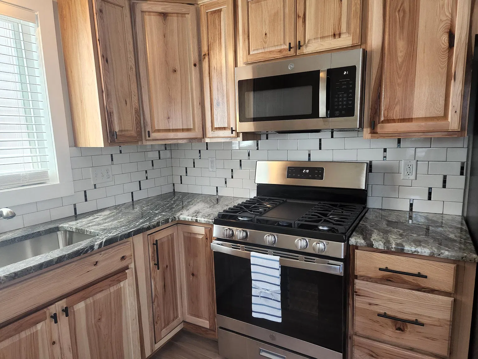 3 bed, 1.5 bath, 1342 sqft, $1,900 — Photo 4
