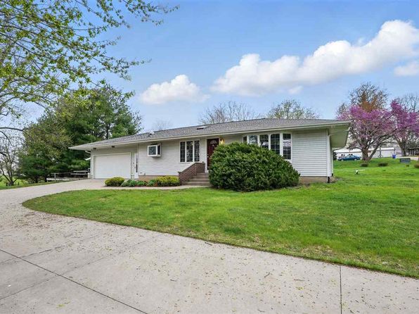 140 N Knisel St, Riverside, IA 52327