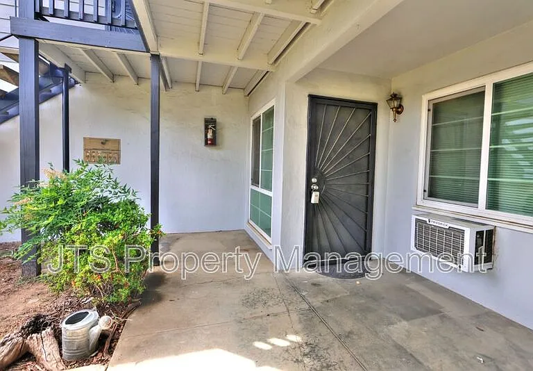 4439 V St #1 — Photo 4