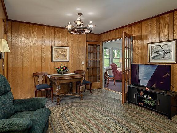 4th image of 210 Crescent Ave