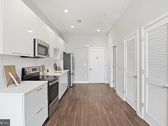 5th image of 989 S Buchanan St Unit 416