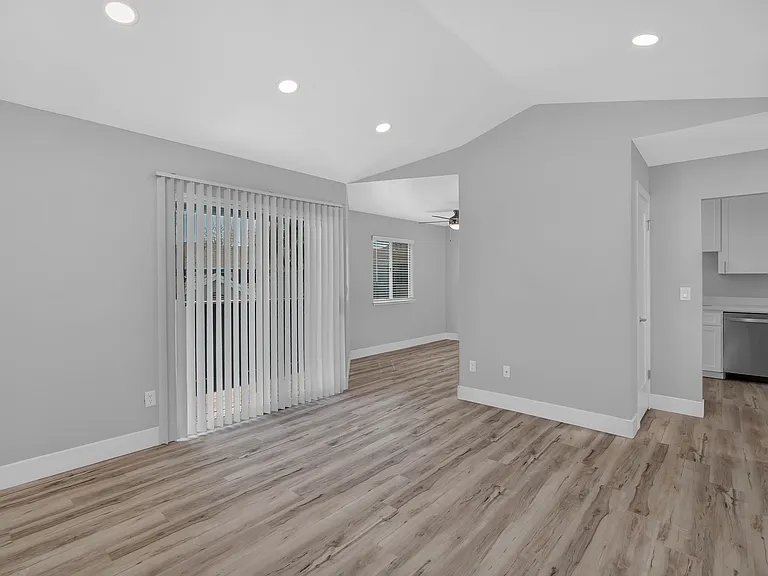 Summerview Apts — Photo 17