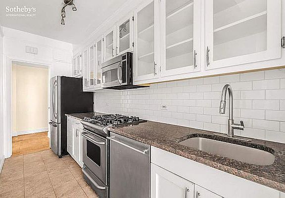 4th image of 25 Central Park W APT 3X
