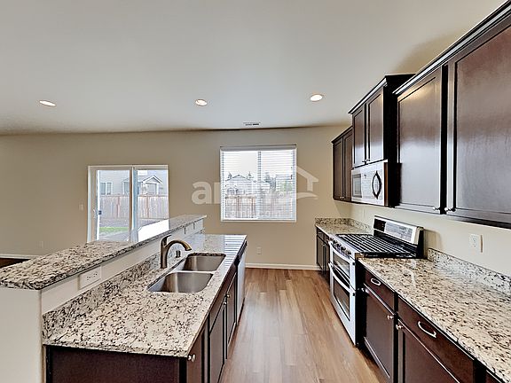 3rd image of 2646 Moore Ave