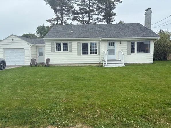 18 McKinley Rd, Falmouth, ME 04105