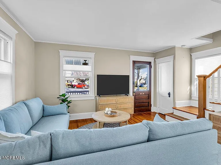 435 Norwood Ave — Photo 10