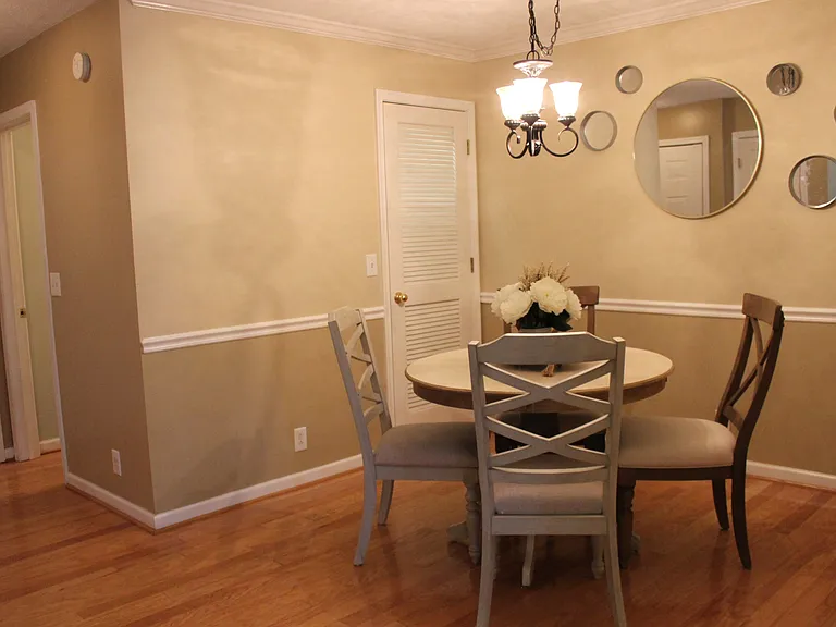 Spacious dinning room - fits up to 6 person table