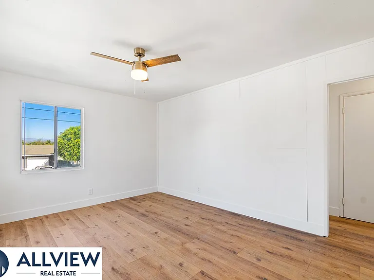 452 South Shaffer Street — Photo 6