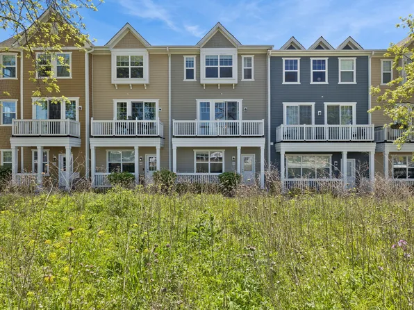 86 Lakeview Pl, Lake Zurich, IL 60047