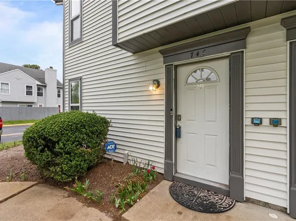 745 Gemstone Ln, Virginia Beach, VA 23462