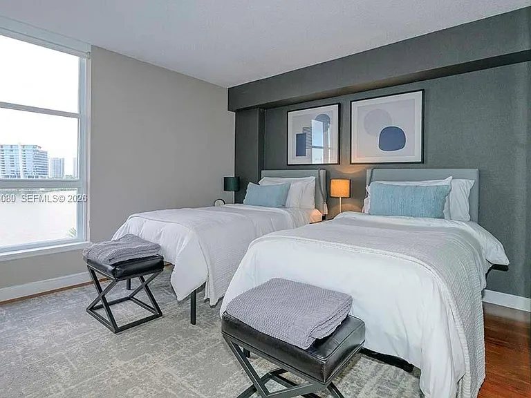 3600 Mystic Pointe Dr #718 — Photo 15