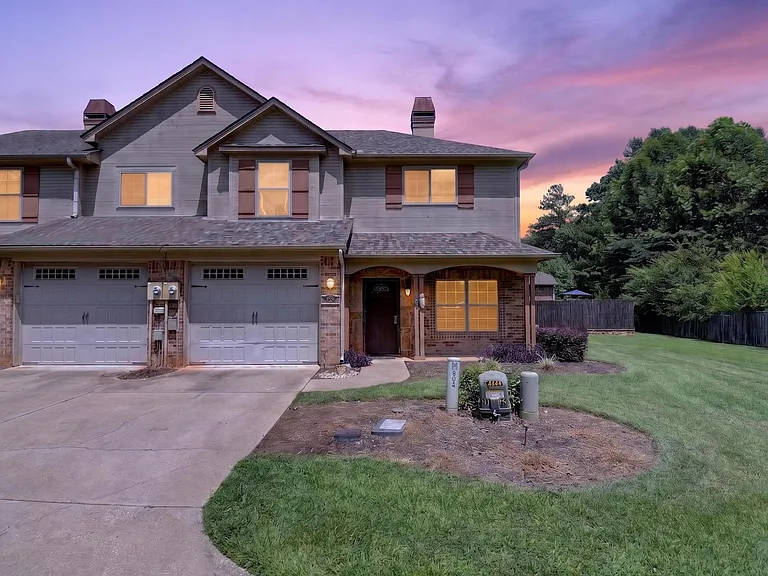 904 Solaris Pl — Photo 2