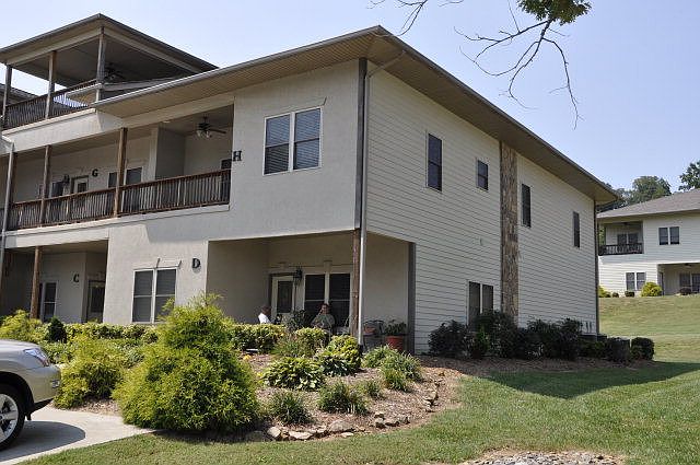 1st image of 1647D Lakeview Drive