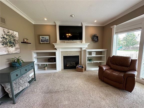 4th image of 5609 NW 93rd St