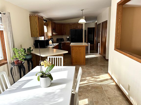 3rd image of 103 8th St SW