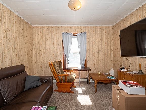 5th image of 80 Maple St
