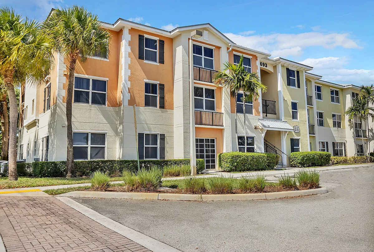 Building Photo - Village at Delray
