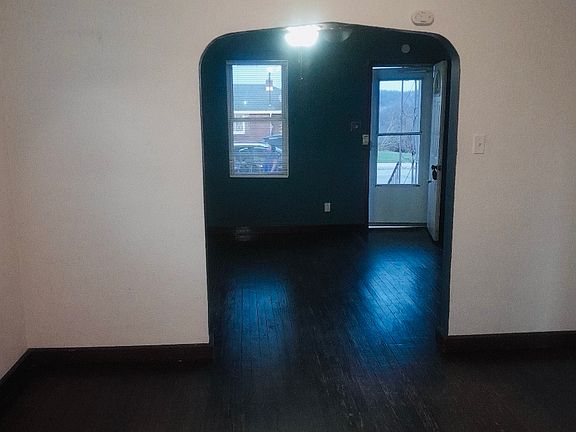 5th image of 919 School St