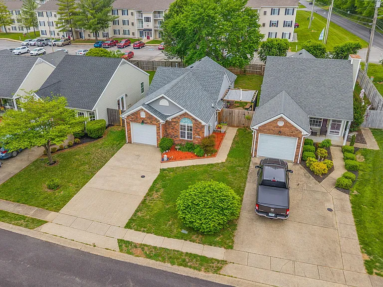 302 Northwind Dr — Photo 4