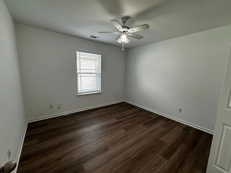 115 Fox Glen Ct — Photo 8