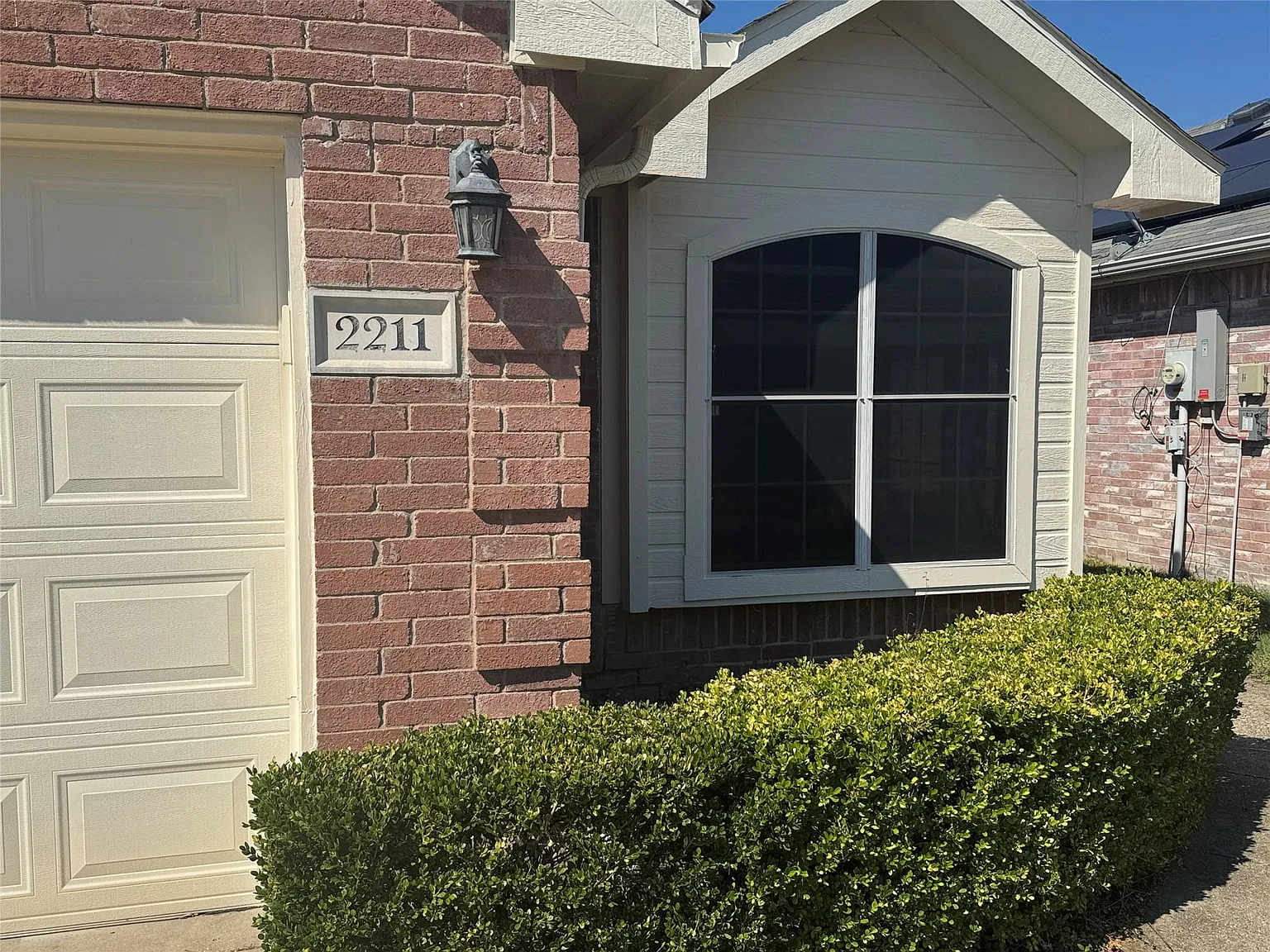 3 bed, 2.0 bath, 1271 sqft, $2,195 — Photo 2