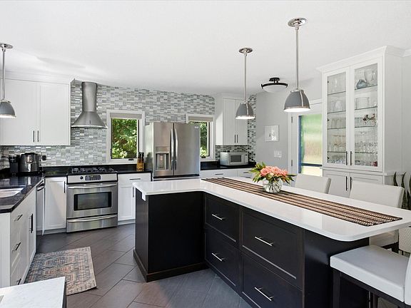 3rd image of 301 Ardmore Dr