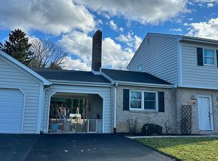 17 Pocono Dr, Mechanicsburg, PA 17055