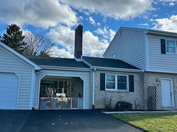 17 Pocono Dr, Mechanicsburg, PA 17055