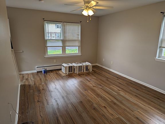 4th image of 1308 Parkridge Ct APT A