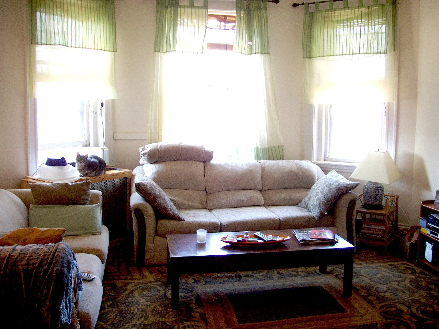 2 bed, 700 sqft, $2,300 — Photo 1